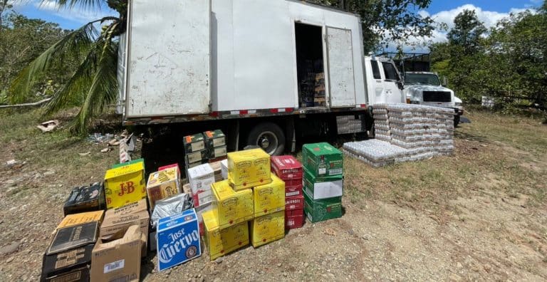 Policía de Control Fiscal decomisa 30 mil unidades de licor de contrabando