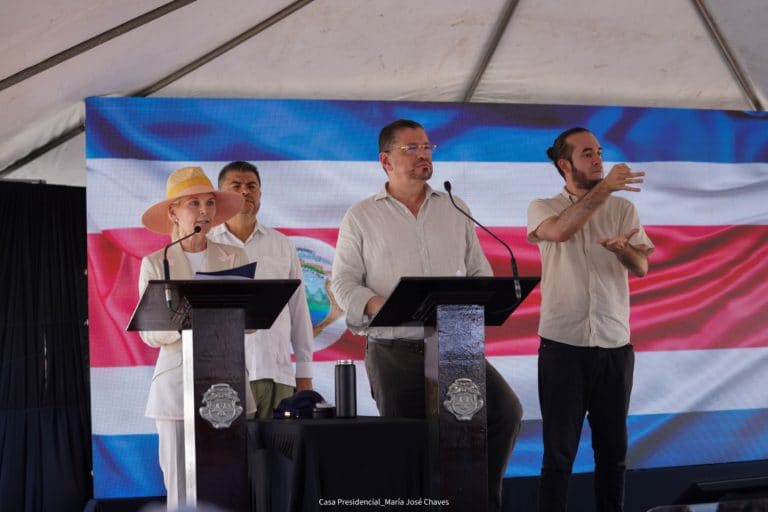 Ejecutivo inaugura dos escáneres móviles en fronteras terrestres