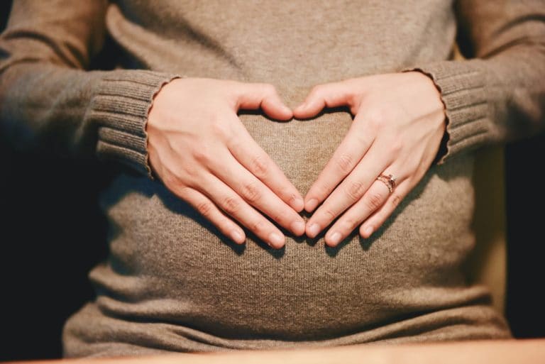 Maternidad con dignidad: una deuda pendiente este 8 de marzo