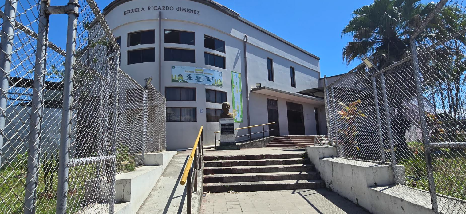 Imagen principal del artículo: Defensoría de los Habitantes detecta deterioro estructural en Escuela Ricardo Jiménez Oreamuno tras inspección