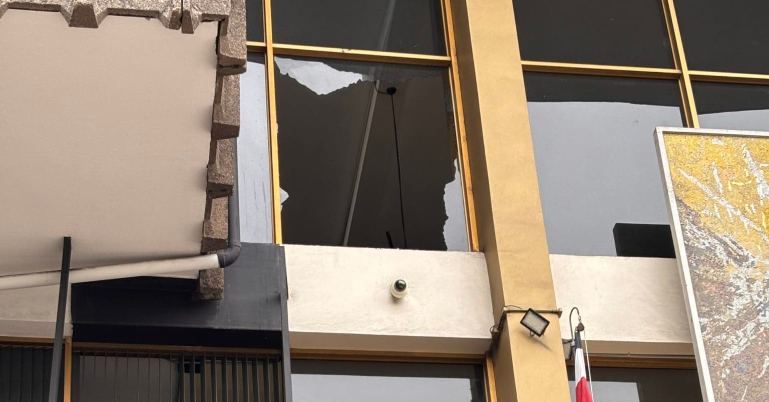 Imagen principal del artículo: Ataque con arma de fuego contra la Biblioteca Nacional provoca daños en inmueble patrimonial