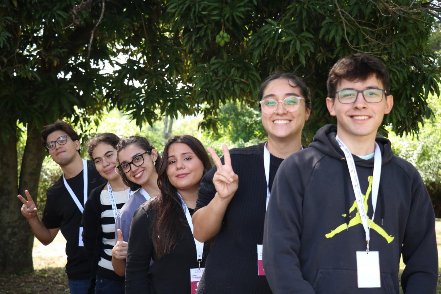 Imagen principal del artículo: Jóvenes universitarios podrán postularse a 40 becas completas para programa STEAM sobre servicio público