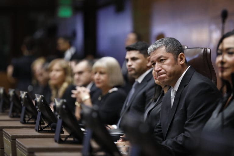 La Marina de Limón zarpa entre consenso y lupa constitucional