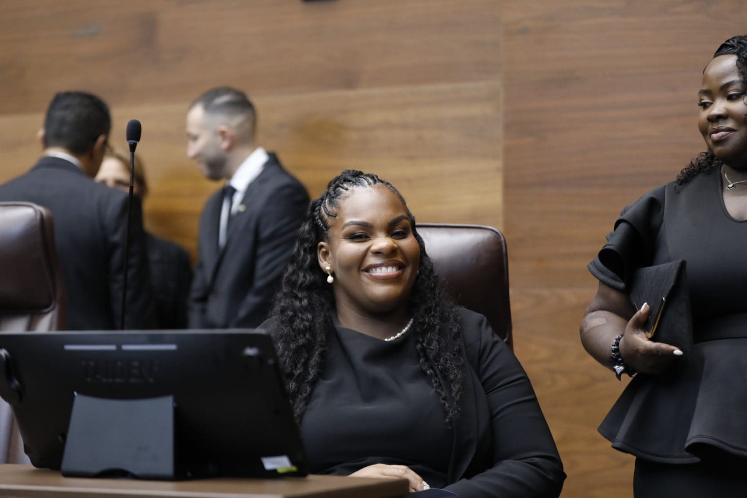 Imagen principal del artículo: Diputada oficialista propone exceptuar a negocios del casco urbano de Limón de restricciones para licencias de licor