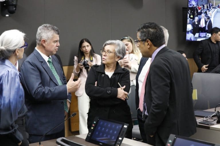 Frente Amplio propone restablecer cobro general sobre rentas pasivas obtenidas en el extranjero