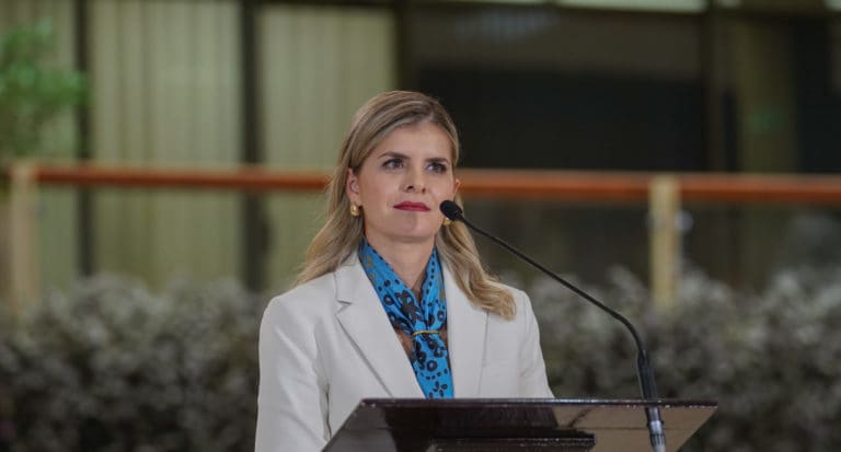 Laura Fernández ordena investigar presunto retraso en traslado aéreo de niño víctima de balacera en Limón