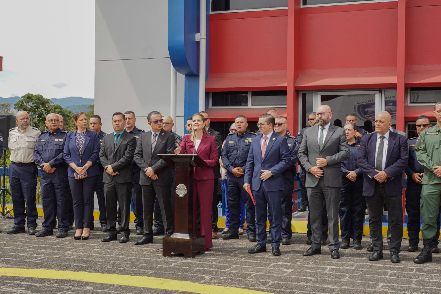 Imagen principal del artículo: Gobierno separa a siete jefes policiales tras fallar prueba del polígrafo