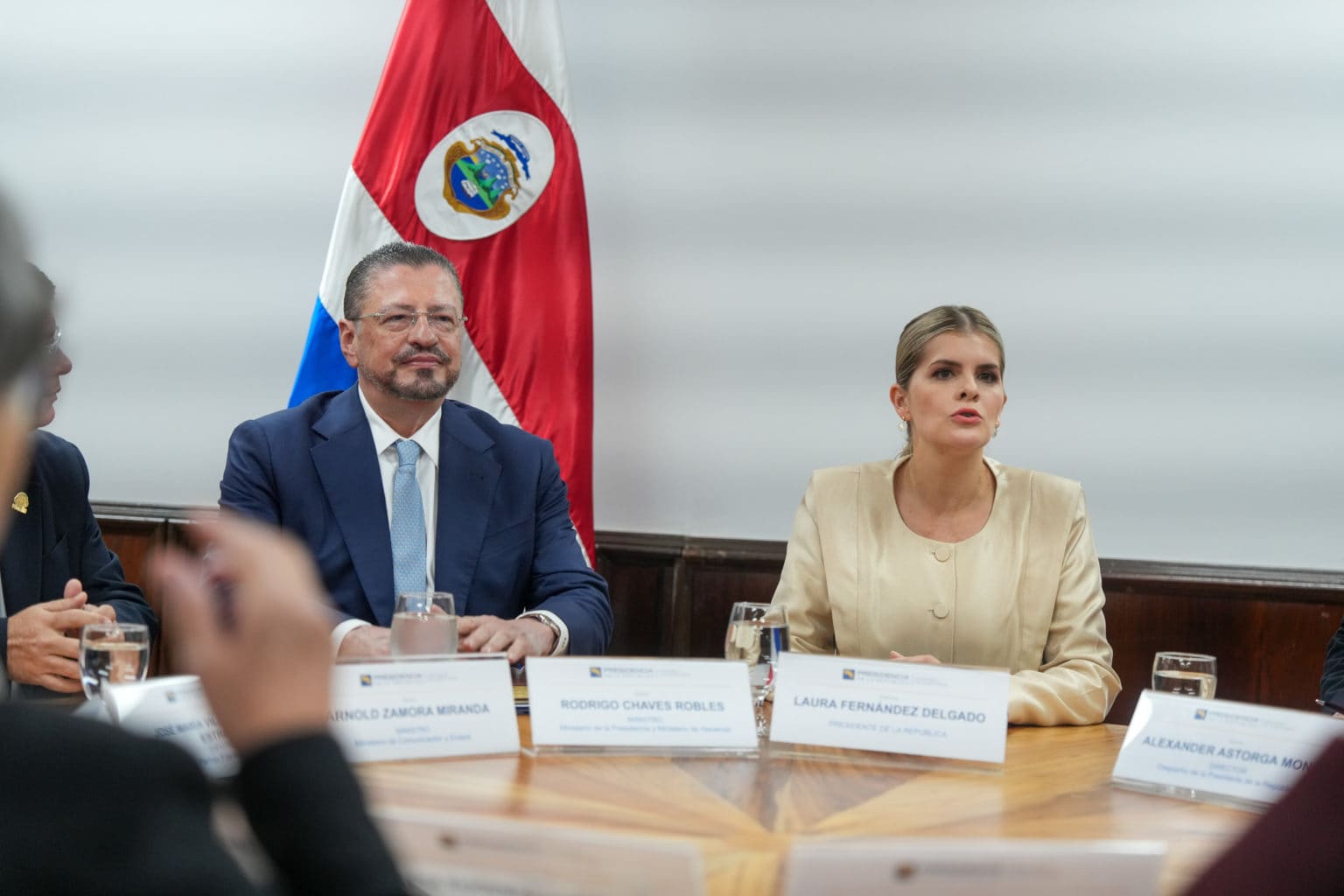 Imagen principal del artículo: Laura Fernández llama "comunistas" y "vagabundos" a opositores de ley de apertura del mercado eléctrico