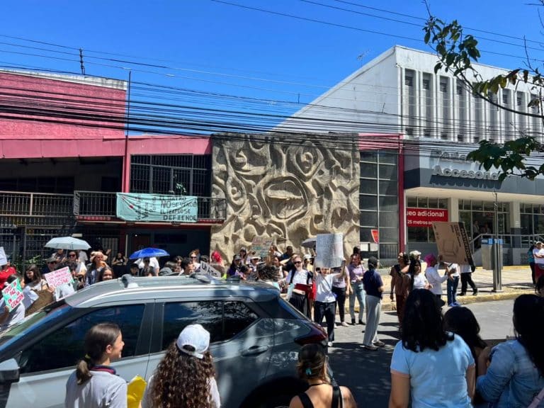 Patrimonio sí recomendó declarar monumento la fachada y el mural del Teatro Castella