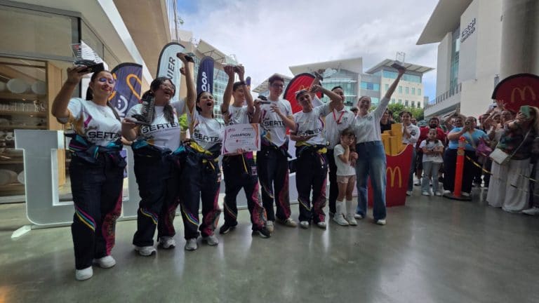 Estudiantes de CEDES Don Bosco obtienen pase a Brasil tras triunfar en STEM Racing 2026