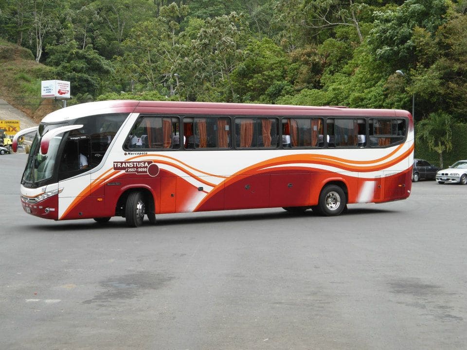 Imagen principal del artículo: Defensoría rechaza alza en tarifas solicitada por empresa que brinda servicio entre San José y Turrialba