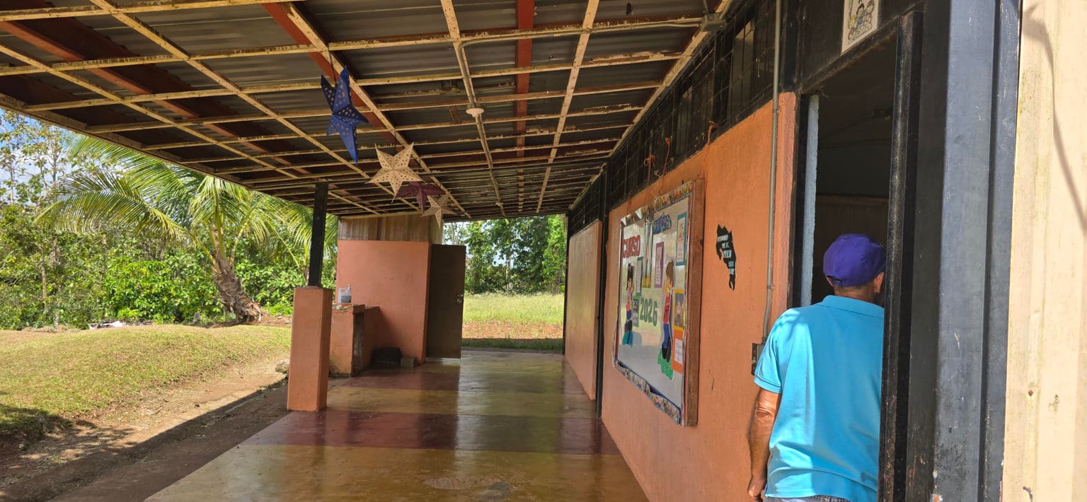 Imagen principal del artículo: Defensoría alerta que 389 centros educativos iniciaron el curso lectivo 2026 con órdenes sanitarias sin atender