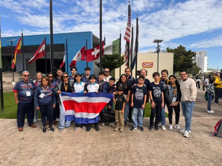 Estudiantes costarricenses obtienen dos medallas de oro en "Infomatrix Iberoamérica 2026"