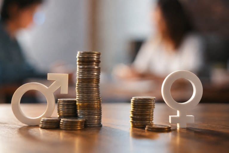 Mujeres acceden a menos crédito y reciben montos menores que los hombres