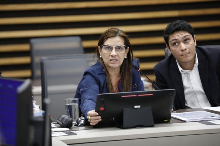 Diputada del PPSO propone eliminar cesantía para altos jerarcas