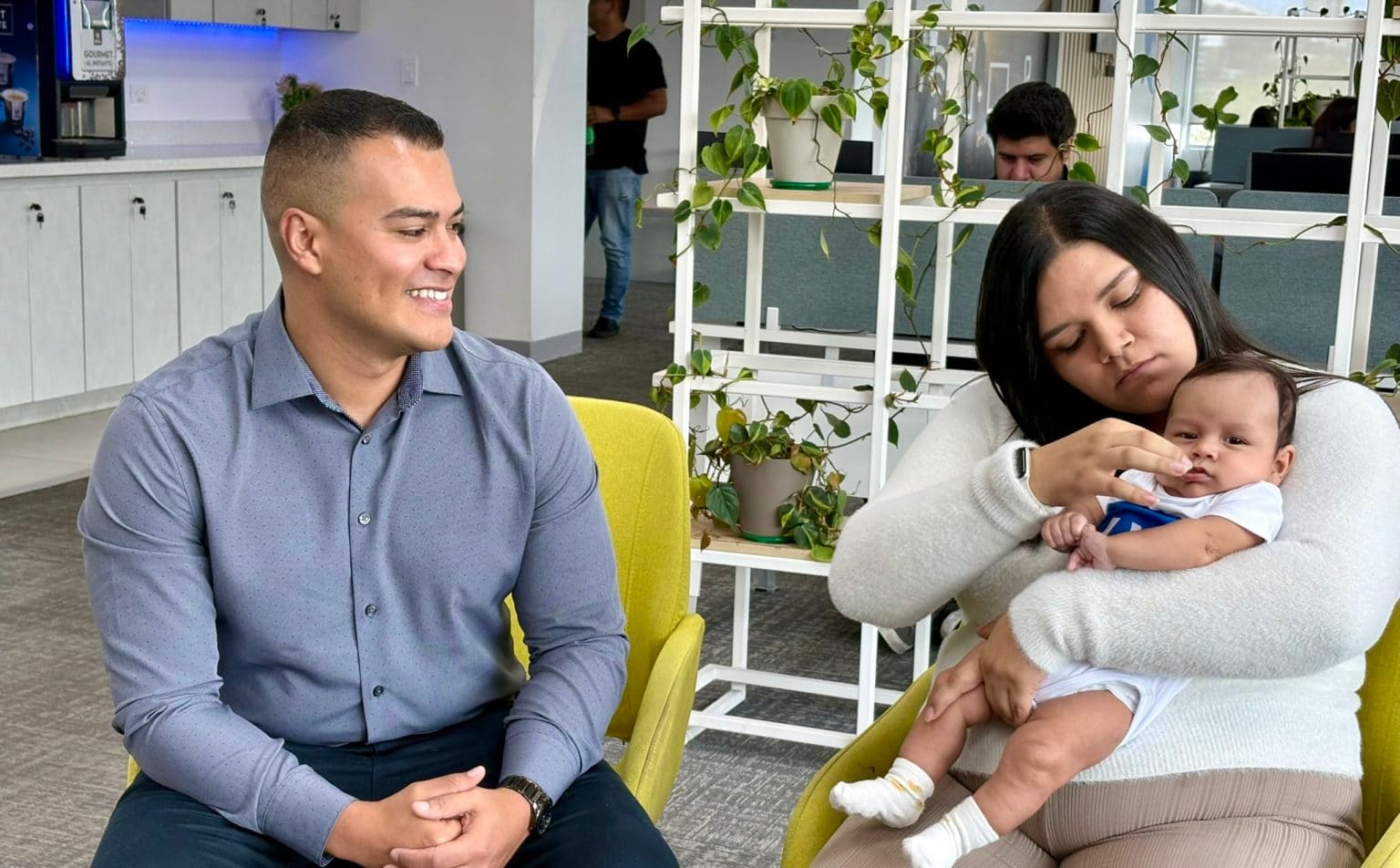 Imagen principal del artículo: Licencia parental: padre presente desde el primer día