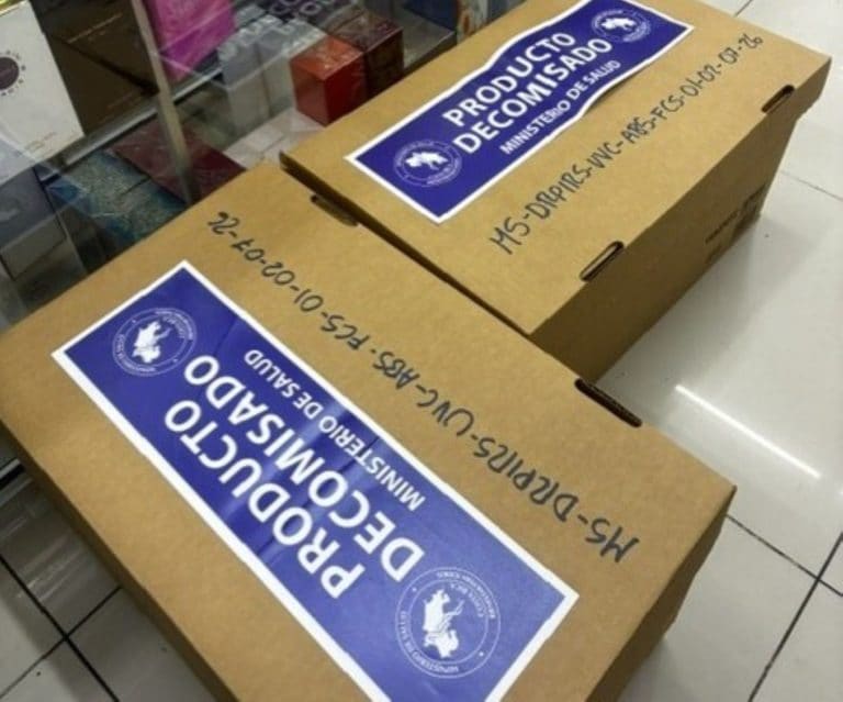 Autoridades decomisan más de 5.400 artículos sin registro sanitario en operativo en San José