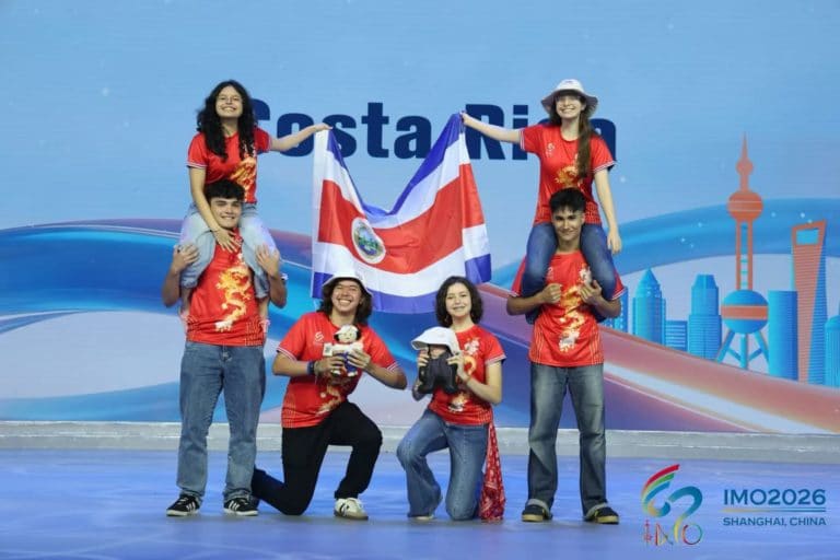 Estudiantes costarricenses obtienen dos menciones honoríficas en Olimpiada Internacional de Matemática