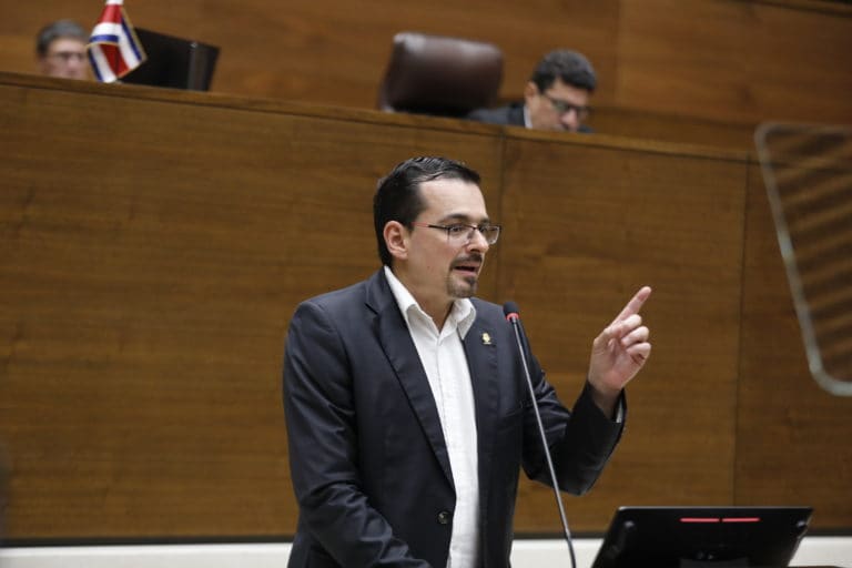 Frente Amplio retoma proyecto para proteger personas defensoras de derechos humanos