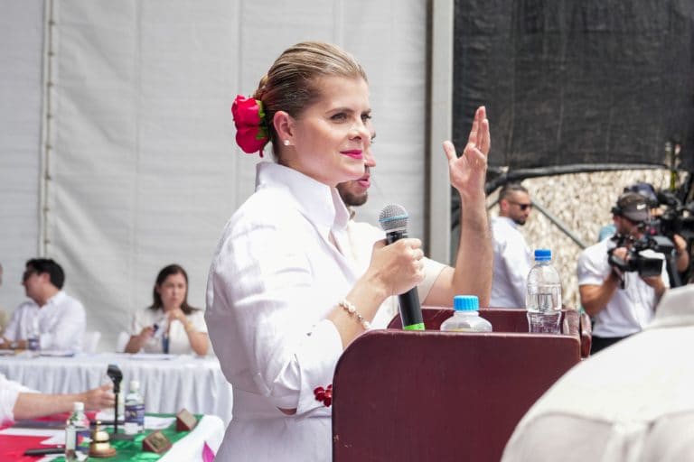 Laura Fernández descarta referéndum inmediato, prepara nueva reforma eléctrica y cuestiona duramente a la oposición