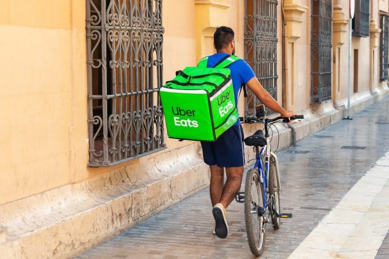 Trabajar más, vivir menos: la trampa de la “flexibilidad” laboral