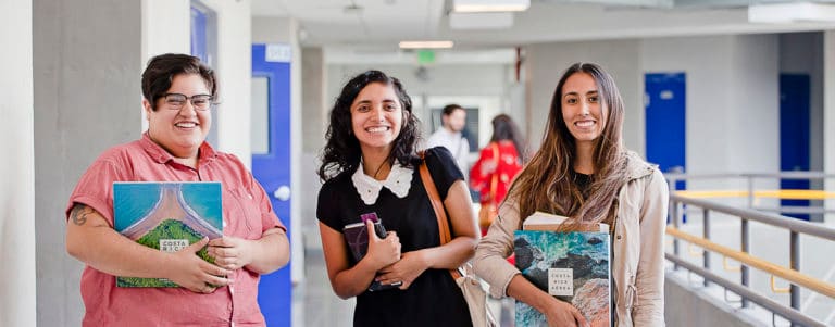 Alianza impulsará financiamiento para que mujeres fuera de la GAM estudien carreras de alta demanda e inglés