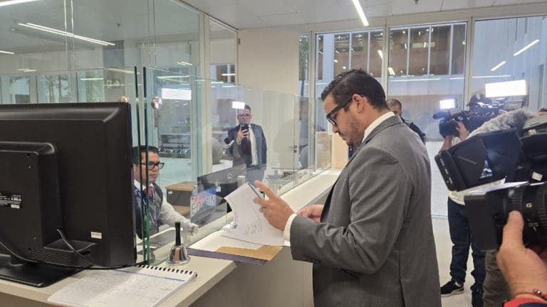 Ejecutivo presenta proyecto para cerrar portillo que generó evasión de impuestos en importación de carros