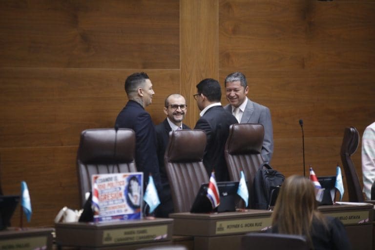 Congreso votó 196 mociones en primer día de reactivación de proyecto de jornadas de 12 horas