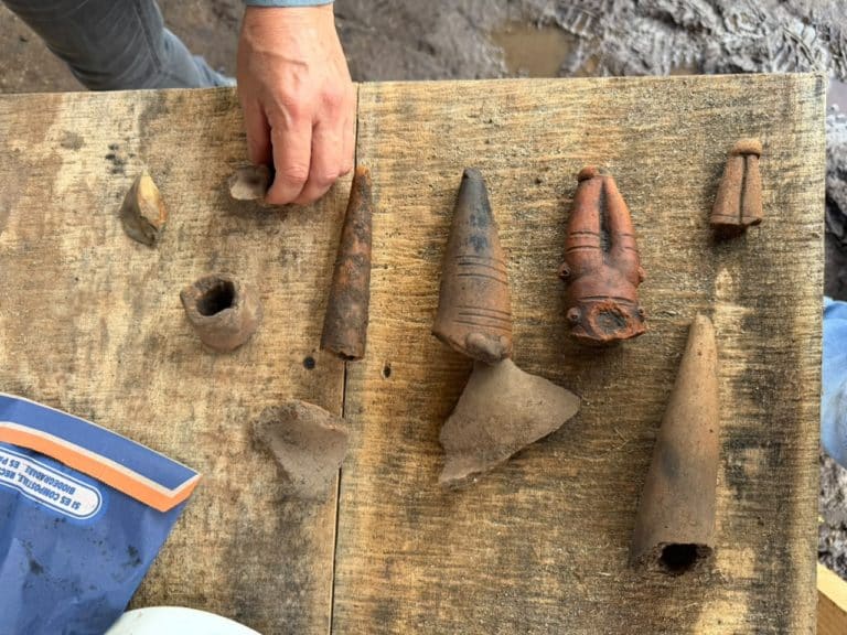Cultura inspecciona posible hallazgo arqueológico en liceo de Pérez Zeledón