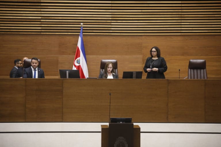 Tras dos días de discusión, Congreso aprueba en primer debate jornadas de 12 horas con 31 votos