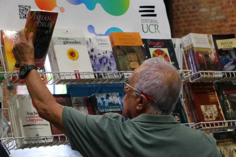 "Fiesta de la Lectura 2026" inicia con homenaje a Edo Brenes y nuevos libros para las bibliotecas públicas