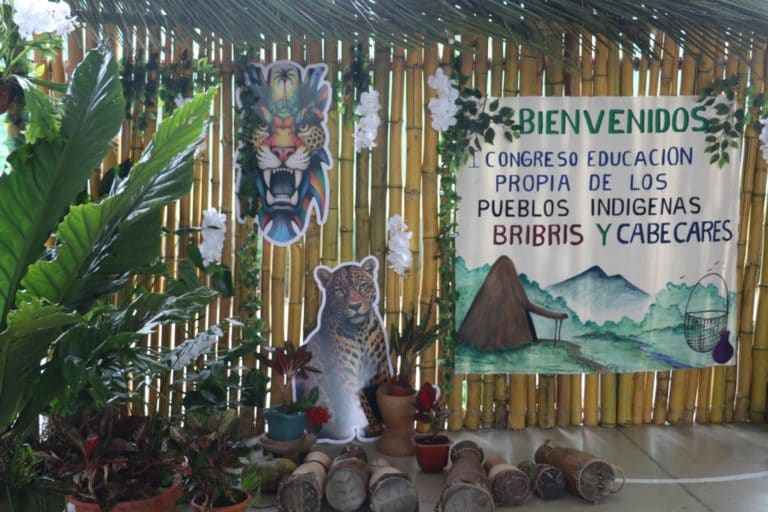Congreso sobre educación indígena plantea bases para una enseñanza propia Bribri y Cabécar