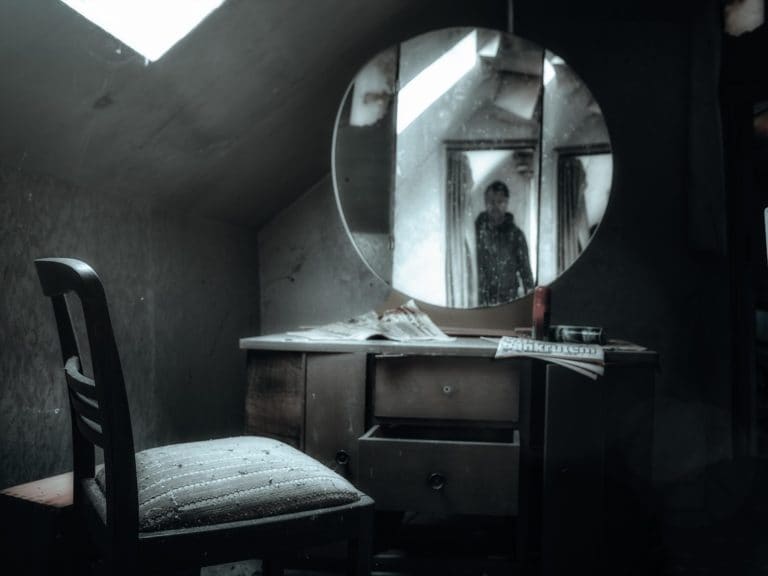 El horror que no está en los fantasmas: un conversatorio sobre Llegaron las visitas