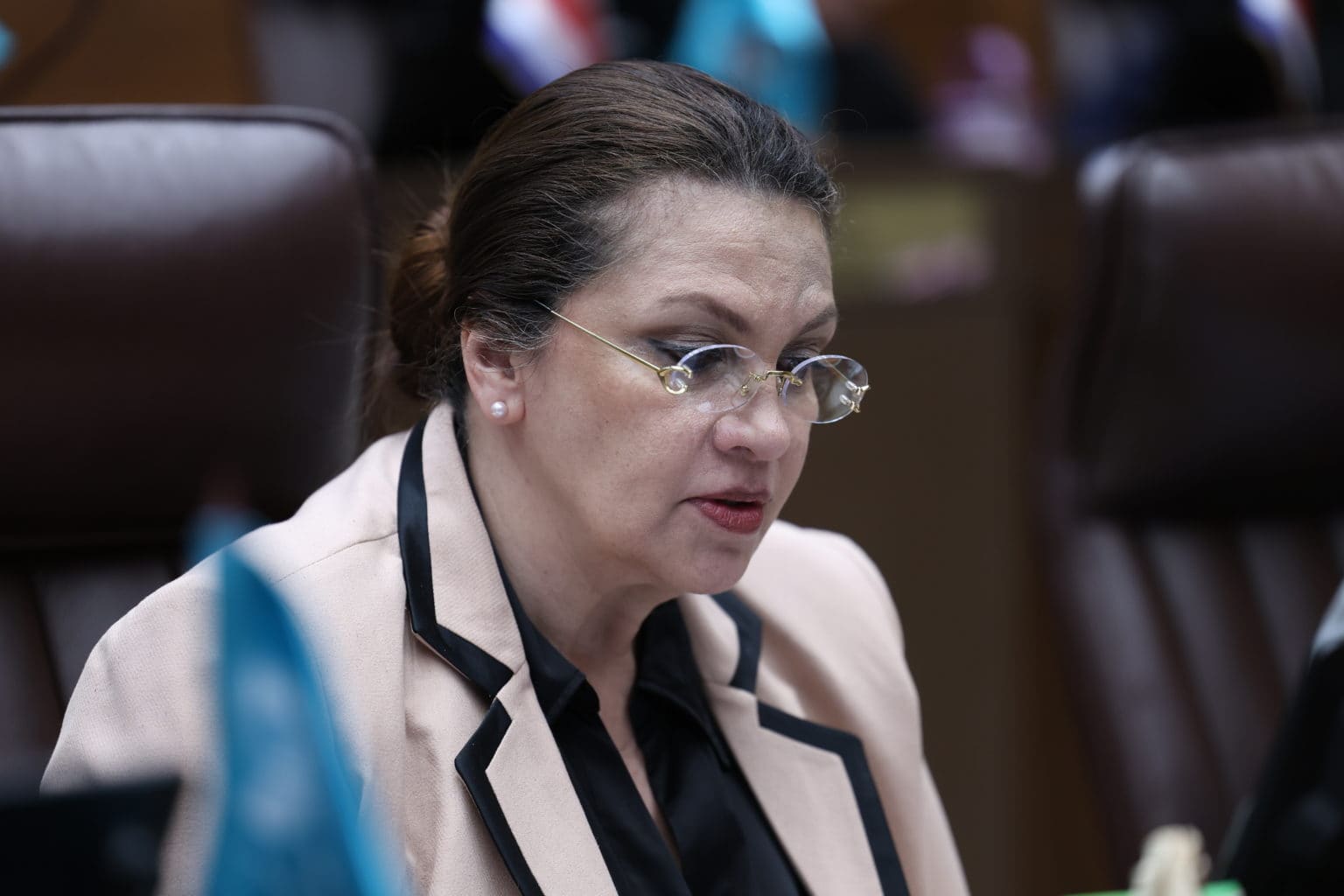 Imagen principal del artículo: Frente Amplio pide al TSE investigar cobro de ₡1,2 millones mensuales por vehículo de Mayuli Ortega
