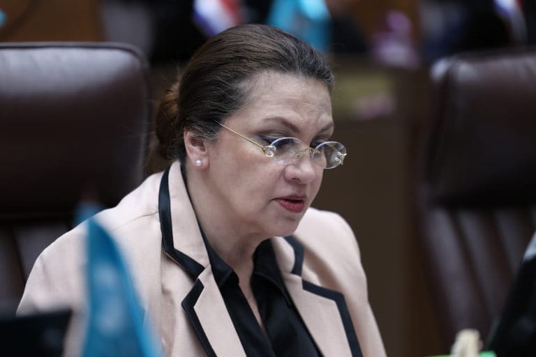Frente Amplio pide al TSE investigar cobro de ₡1,2 millones mensuales por vehículo de Mayuli Ortega