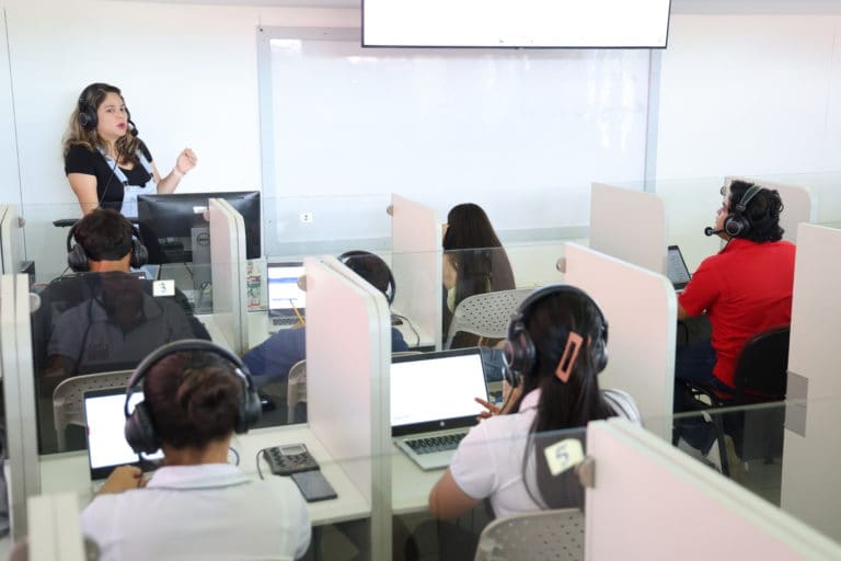 UNA propone adelantar cursos de inglés y evaluar nivel de docentes en 2027