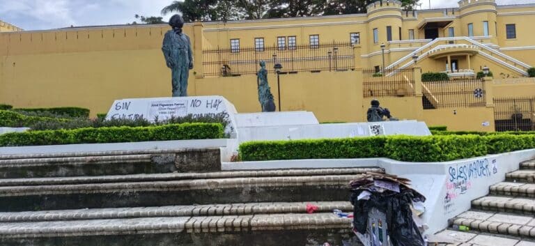Museo Nacional denuncia daños a monumento, Cuartel Bellavista y esferas precolombinas tras manifestación