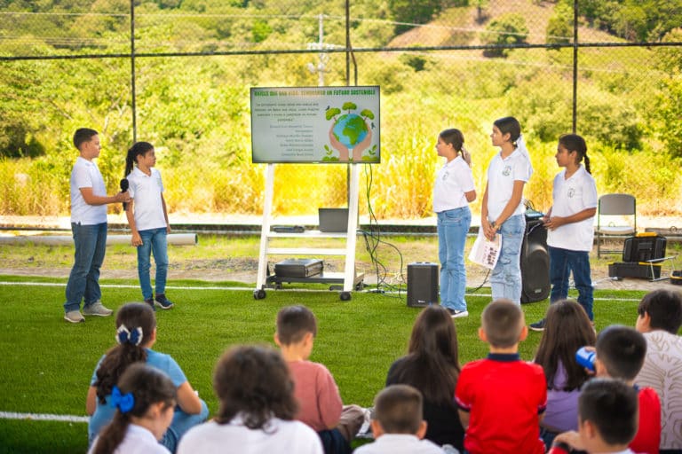 Escuelas de Sarapiquí, Atenas y Mora ganan $6.000 para ejecutar proyectos sostenibles