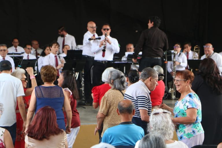 Octubre tendrá música, talleres, baile y actividades para personas adultas mayores en todo el país